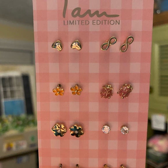 🌷 ♥️ Beautiful stud set by I am… - Picture 4 of 4